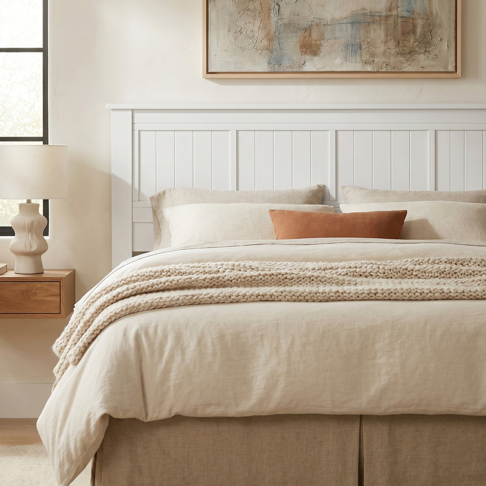 A Headboard That Makes the <em>Whole Room</em>