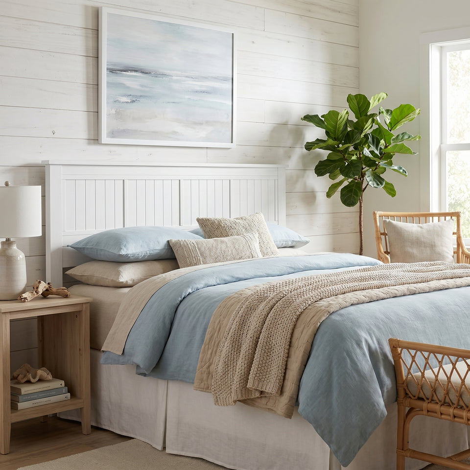 A Headboard That Makes the <em>Whole Room</em>