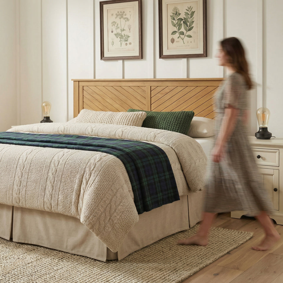 A Headboard That Makes the <em>Whole Room</em>