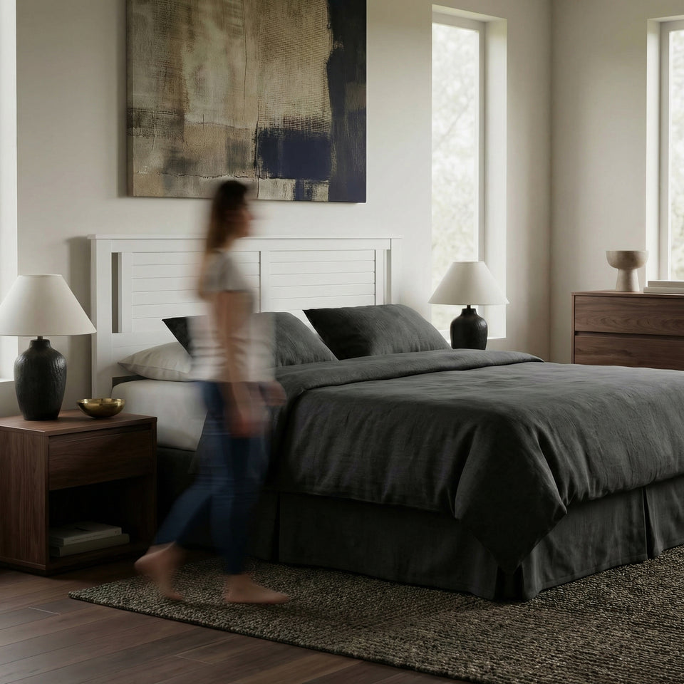 A Headboard That Makes the <em>Whole Room</em>