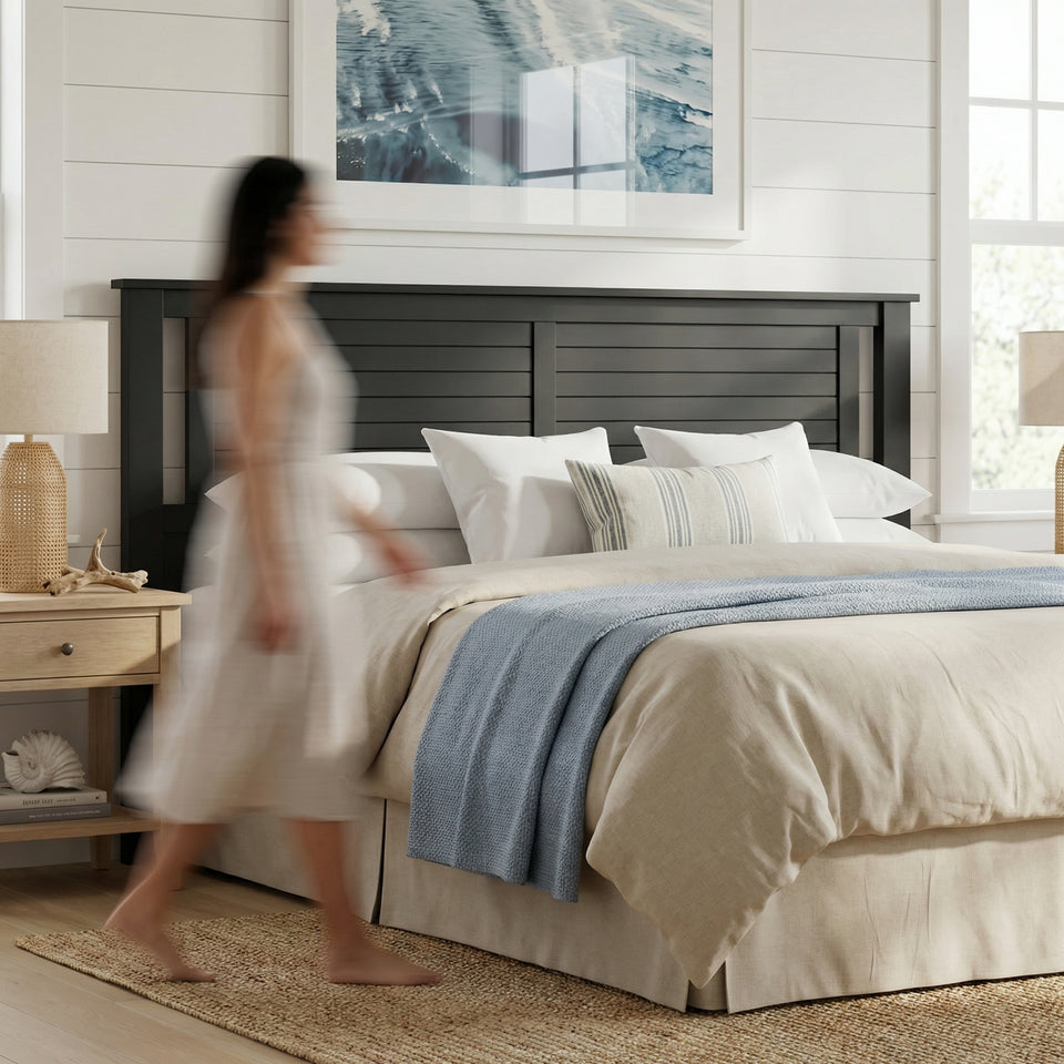 A Headboard That Makes the <em>Whole Room</em>